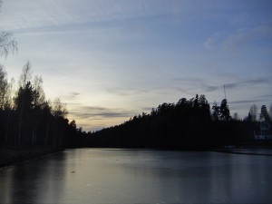 Bruksdammen vid solnedgången ikväll.