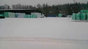 Det bildades snabbt ett snötäcke av det tidvis ymniga snöfallet idag.