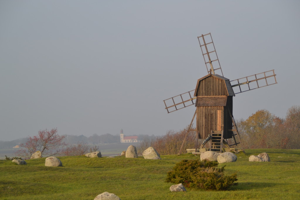 Solen går igenom diset och dimman en stund på Öland idag.